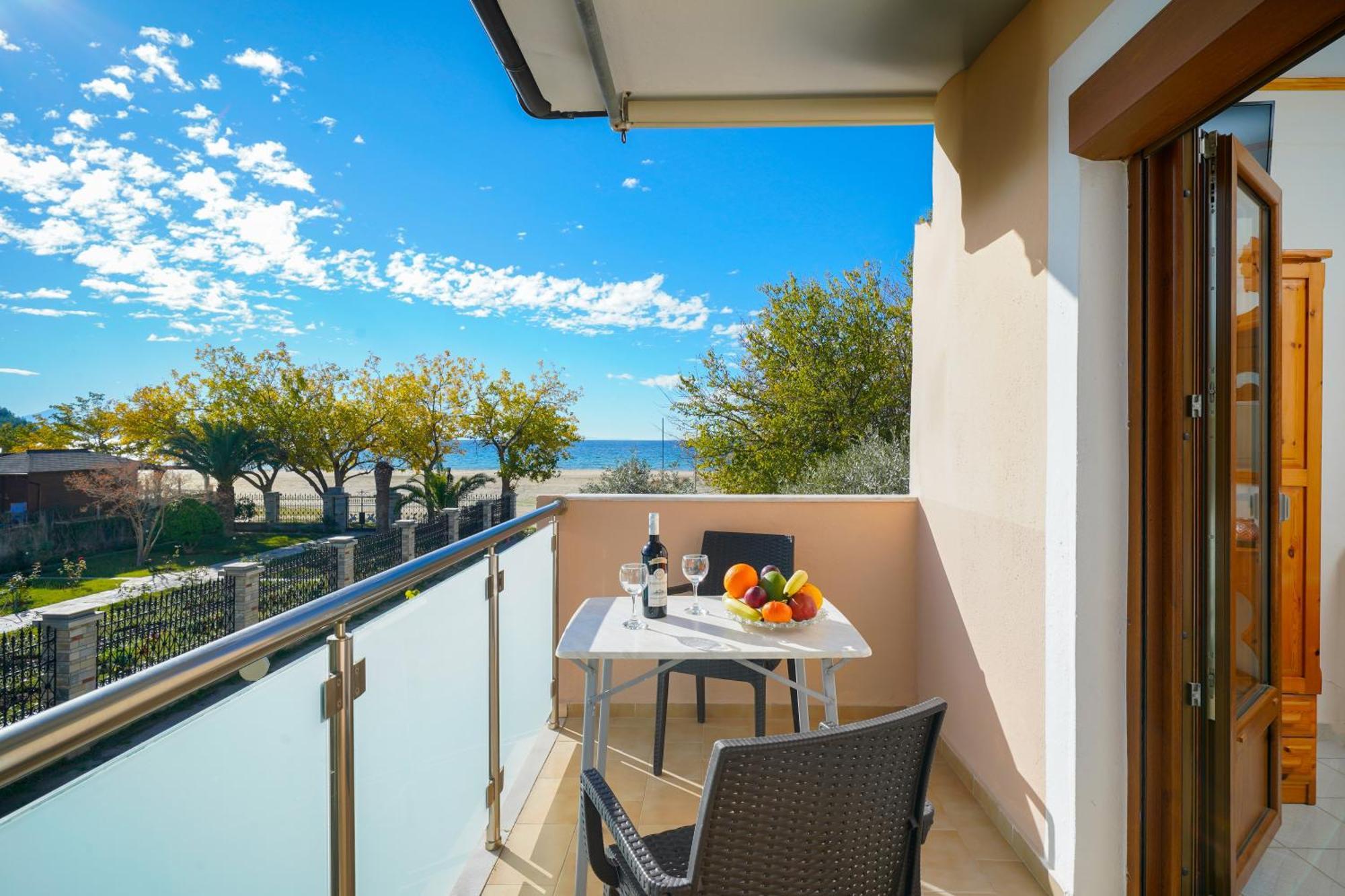 بوتوس Opalium Beach Front Suites المظهر الخارجي الصورة