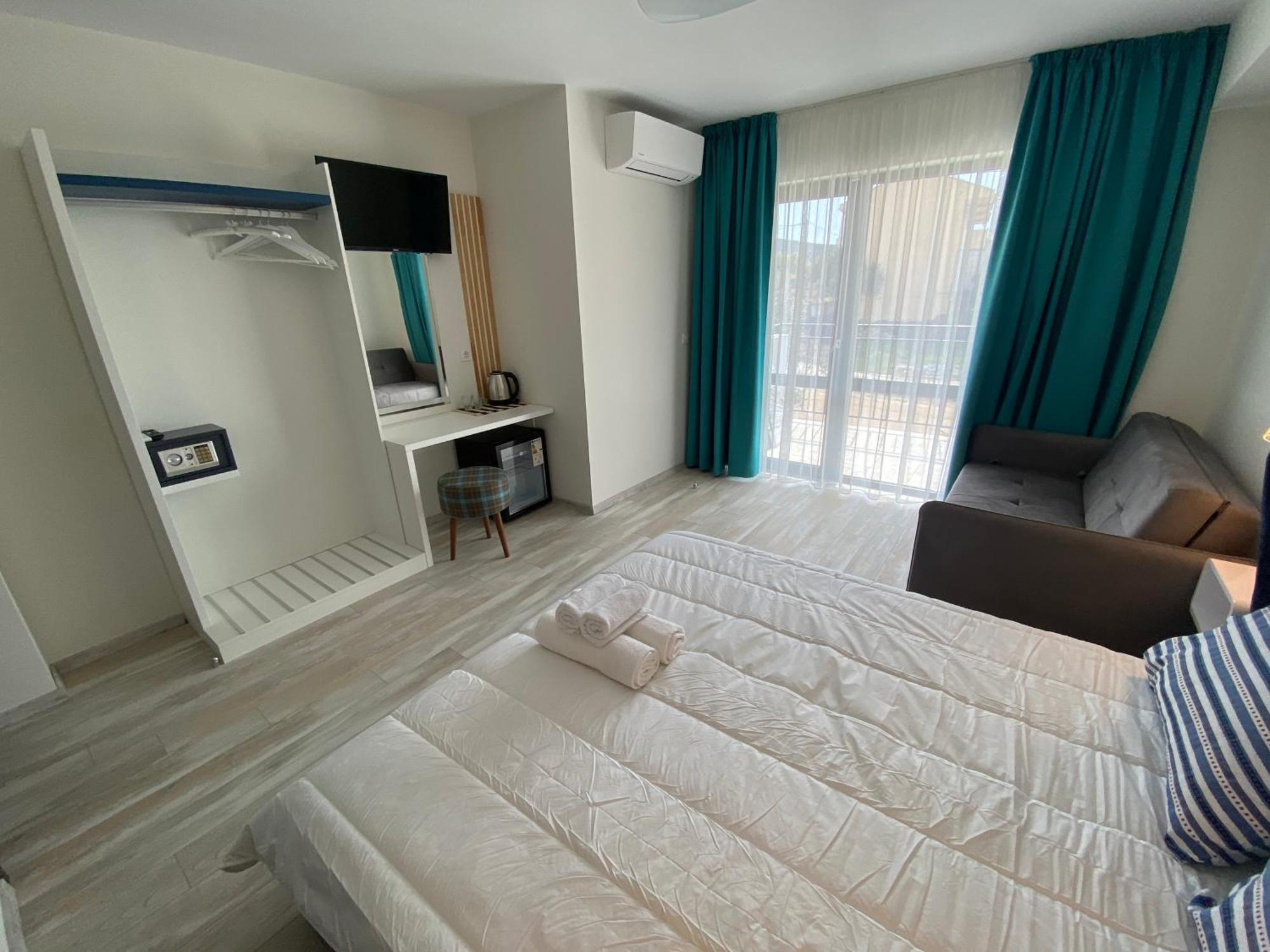 بوتوس Opalium Beach Front Suites المظهر الخارجي الصورة