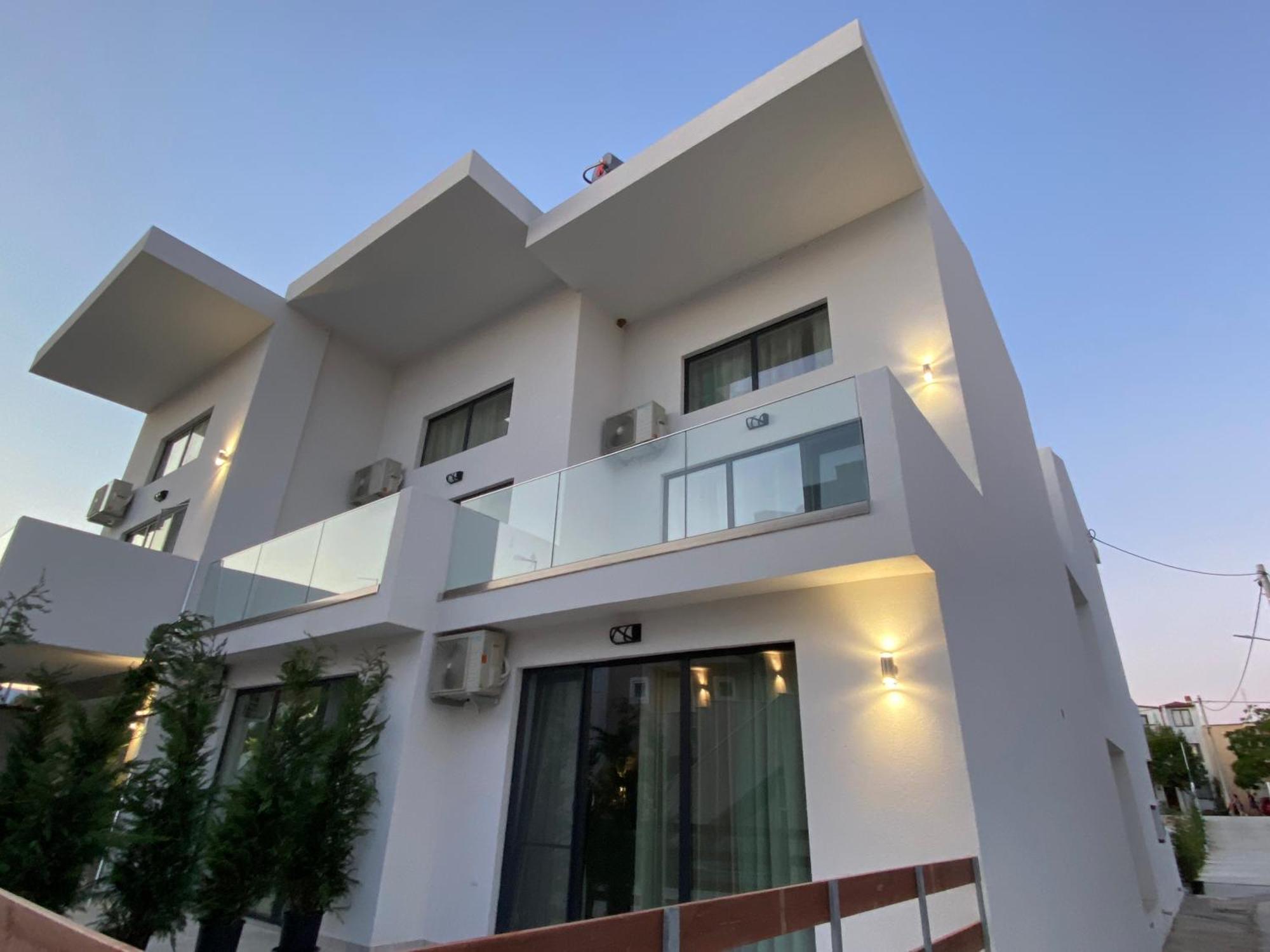 بوتوس Opalium Beach Front Suites المظهر الخارجي الصورة
