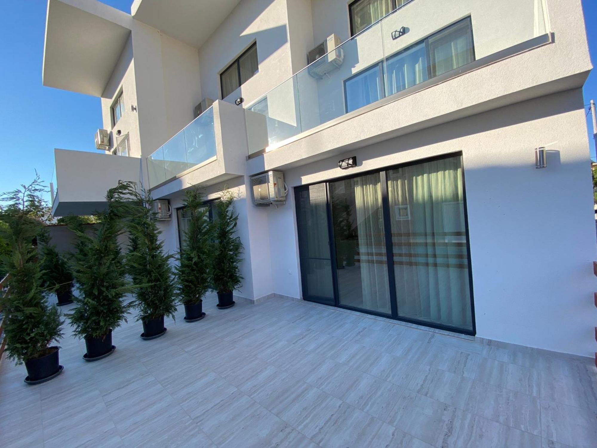بوتوس Opalium Beach Front Suites المظهر الخارجي الصورة