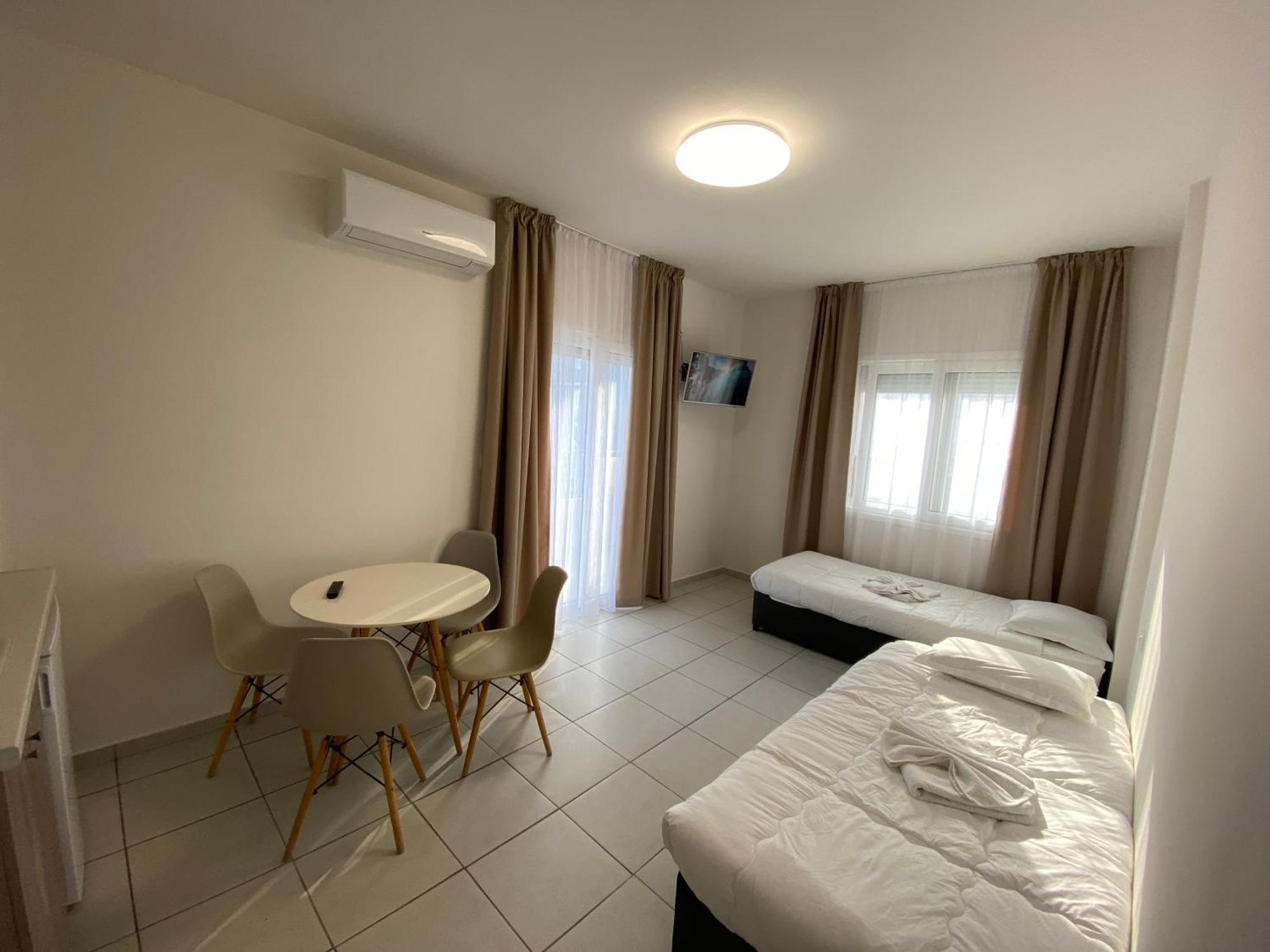 بوتوس Opalium Beach Front Suites المظهر الخارجي الصورة